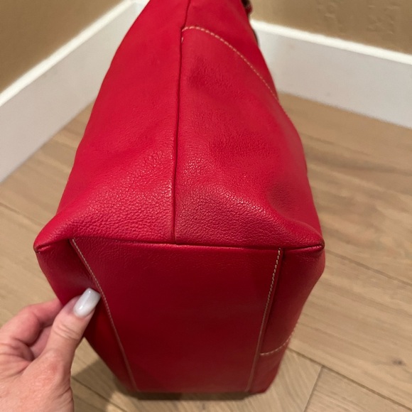 GUC~Dooney & Bourke Red Leather, Quiet Luxury, Large Shoulder bag/Tote/ Handbag - Picture 6 of 13